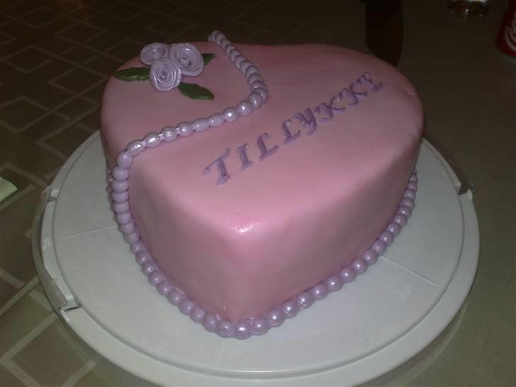 Mine fondant kager - En fødselsdagskage i anledning af min og mors fødselsdag :) billede 29
