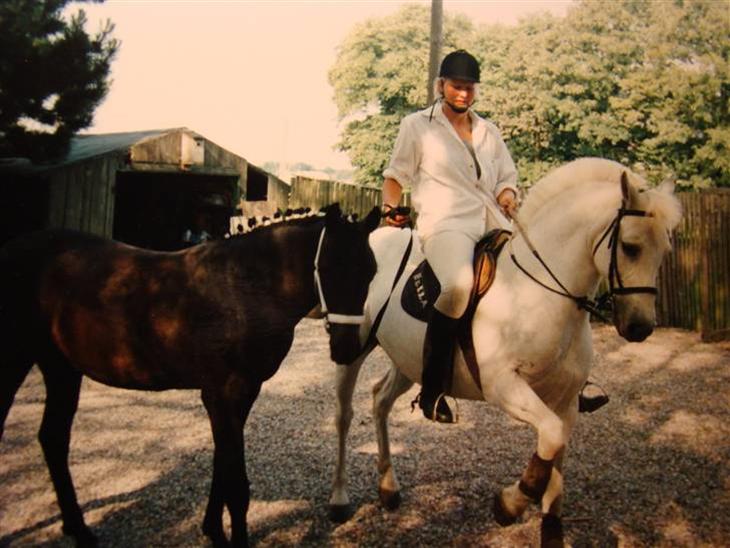 {{currentPhoto.altText}} billede {{currentPhoto.number}}