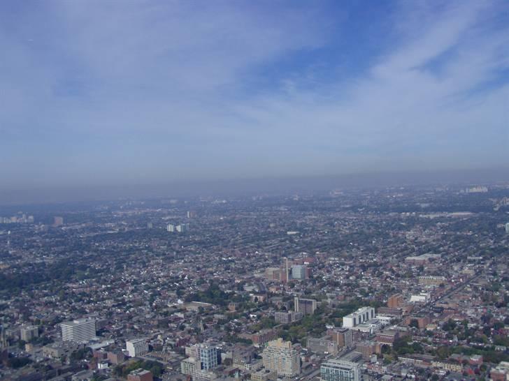 Min tur til Canada - Jepsen sådan ser det ud når man kigger ud fra CN Tower. Det er så sygt flot at man alet ikke fatter det før man står der! billede 5