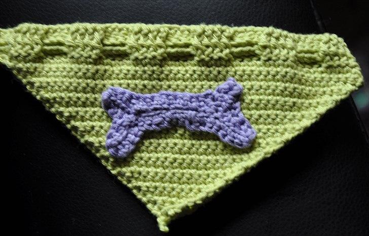Hæklede sager - Lime halsbånd med tørklæde, pyntet med lilla kødben.
- Halsbånd med kurveflet-look =)
 billede 39