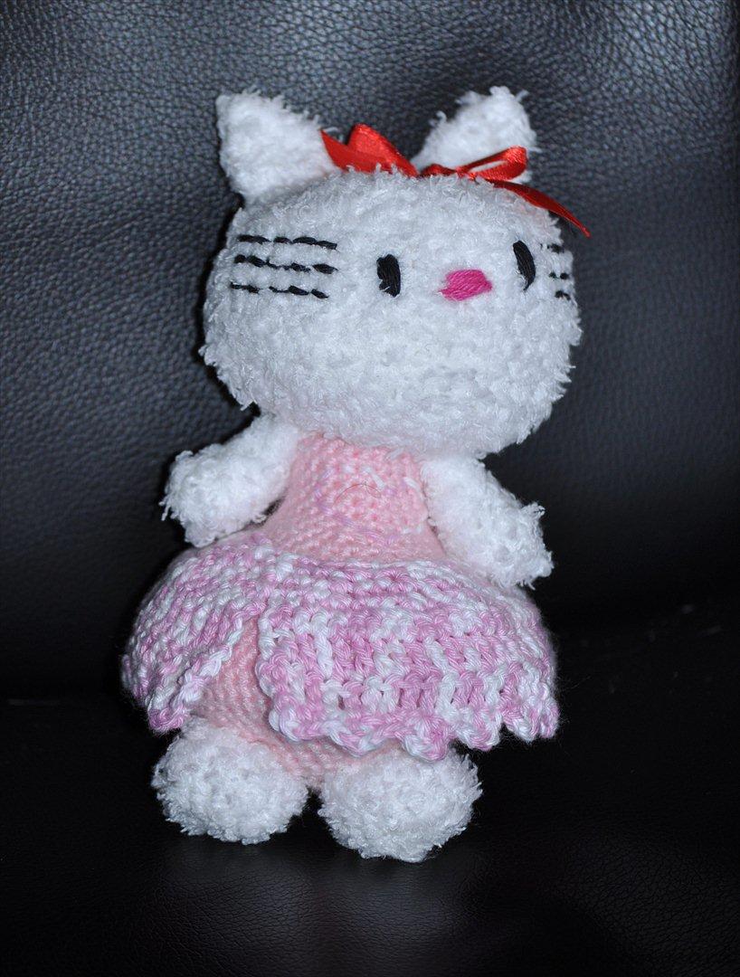 Hæklede sager - Hello Kitty med kjole =)

Bestillingsarbejde, hun flytter til Bornholm =) billede 63