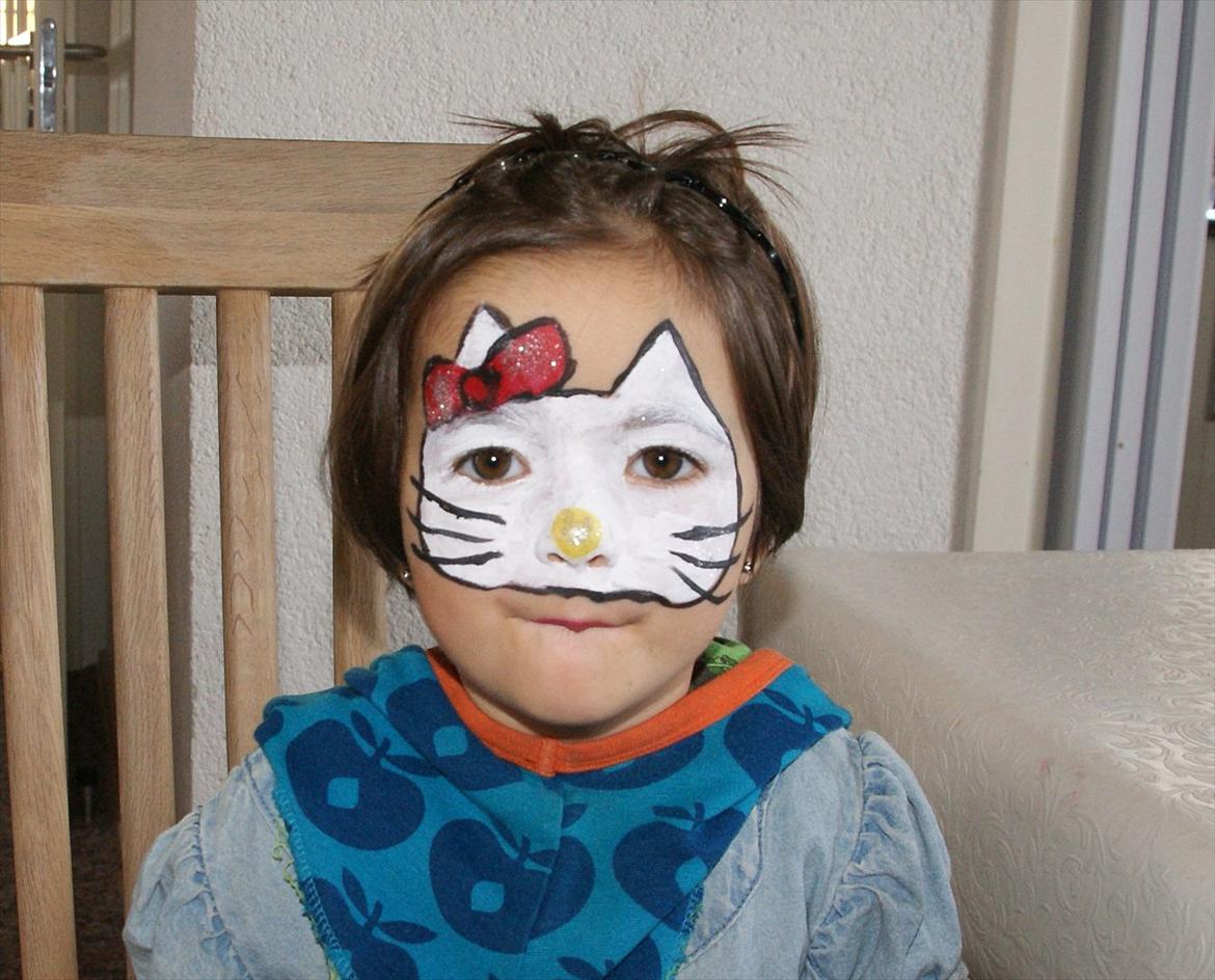 Ansigtsmaling - Sara som Hello Kitty:) billede 1