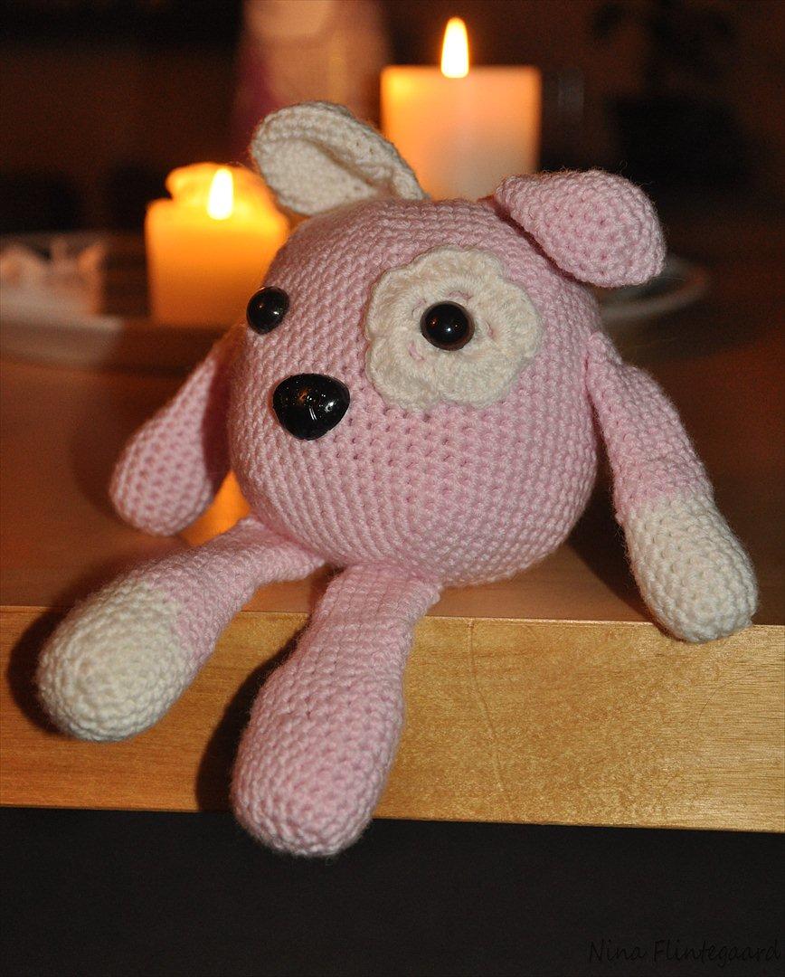 Hæklede sager - Emily er en hund af blød uld, og hun har øjne og næse med sikker babylås =) billede 88