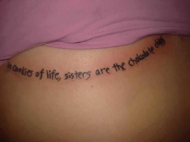 Mine Tattoos - en søskende tekst lavet under brystet af min kæreste .  billede 8