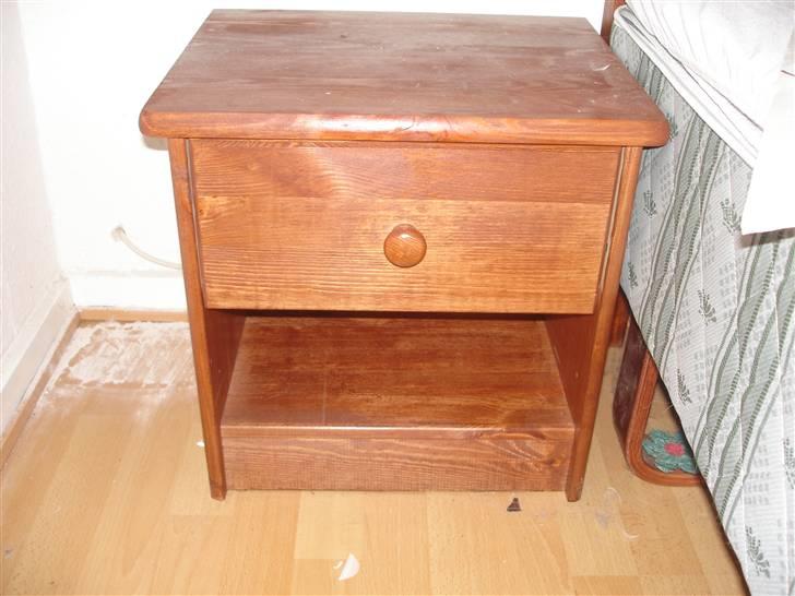 Min kreative ting! - Natbord. Er malet med træolie i mahonie farve. billede 6