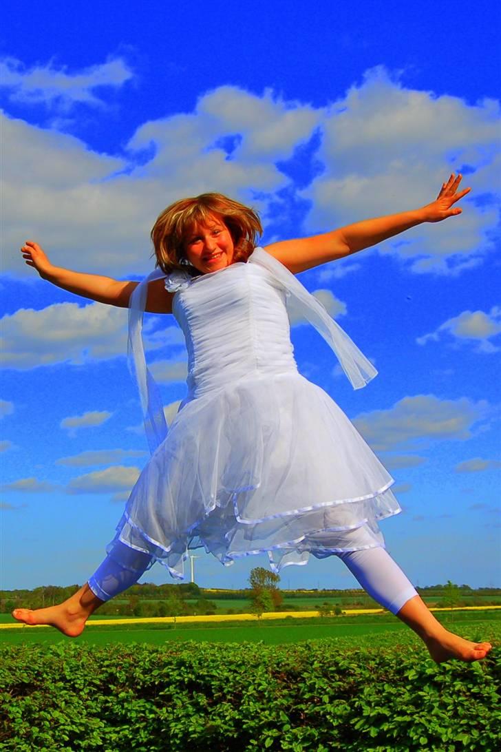 Billeder jeg er stolt af - Lærke som konfirmand billede 2