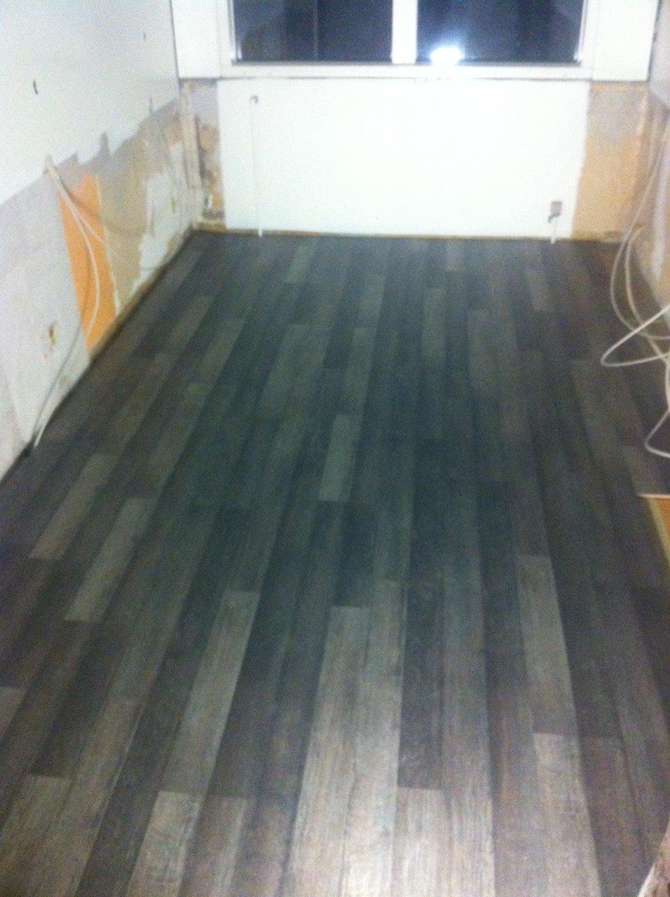 Lejlighed - renovering - Det nye gulv i køkkenet. billede 21