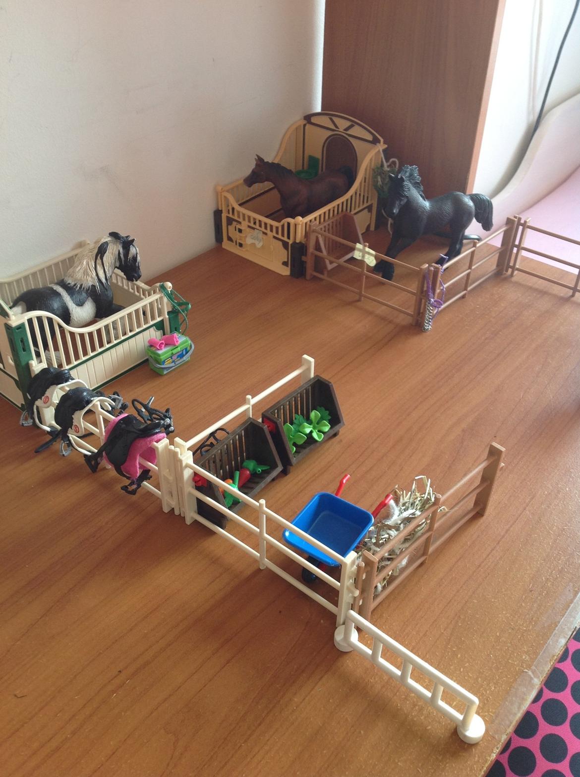 Min schleich stald - overblik over stalden billede 7