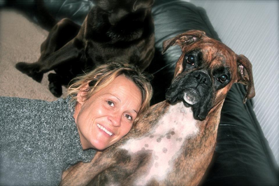 mig og nogen af de hunde jeg endten ejer eller har hjuipet videre  billede 4