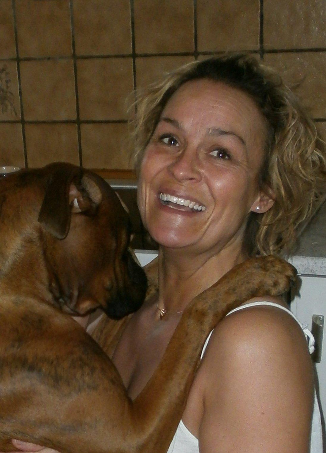 mig og nogen af de hunde jeg endten ejer eller har hjuipet videre  billede 12