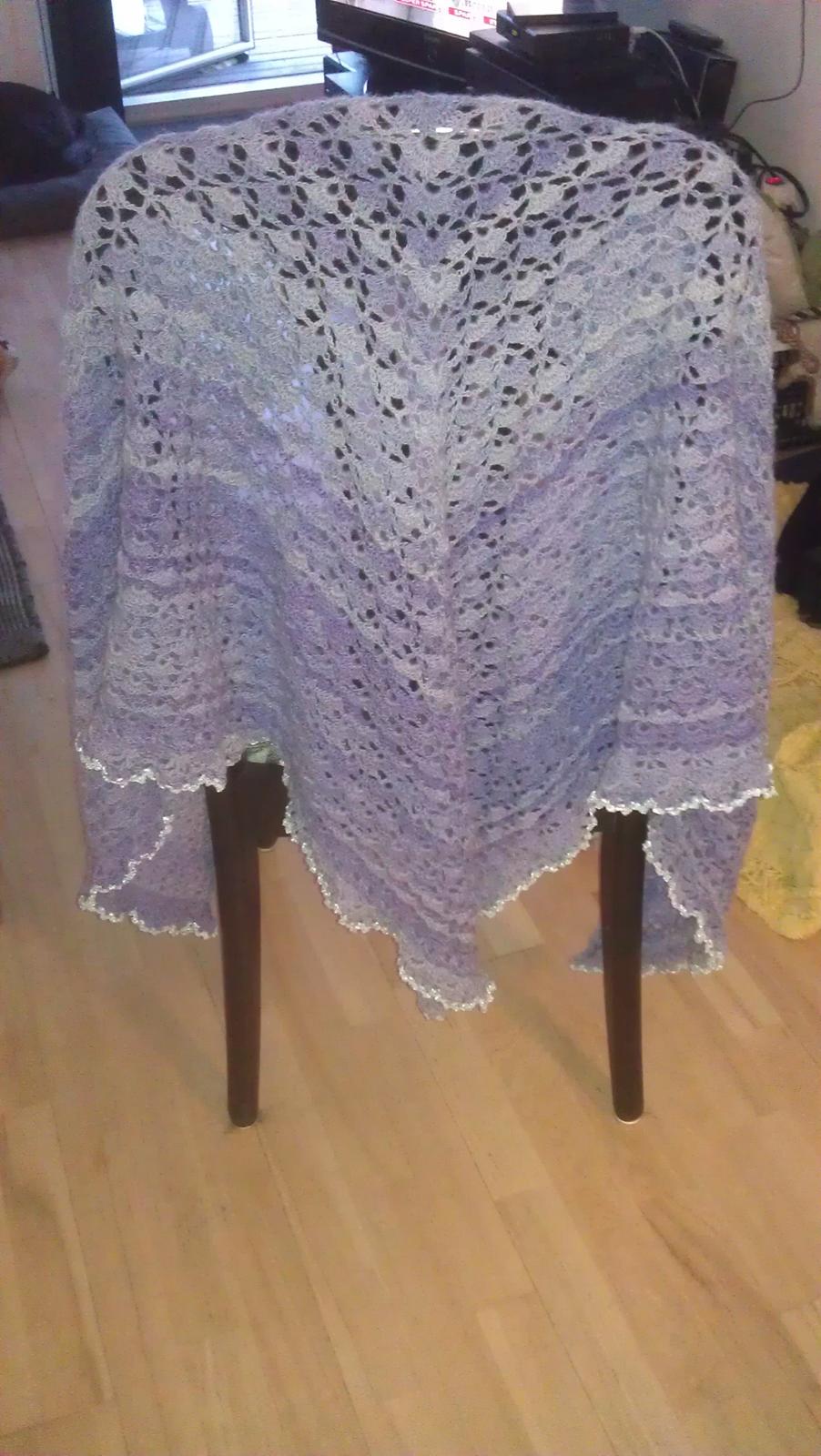 Mine hæklerier/strikkerier - Hæklet sjal med sølvkant billede 31