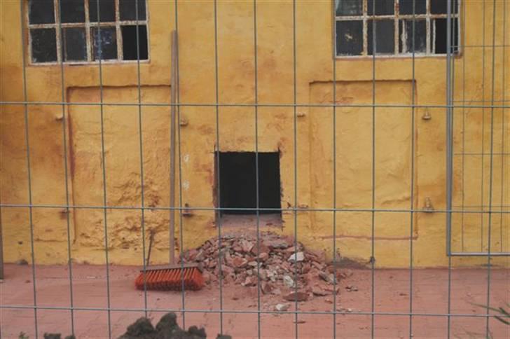 Hundebokse & løbegårde - Hullerne er 37 cm dybe. billede 16