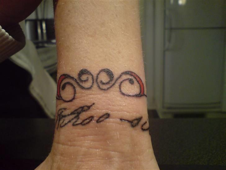 Mine Nihoo-sin tattoo´s  - Her er det sammen med mit NIHOO-SIN armbånd .... billede 14