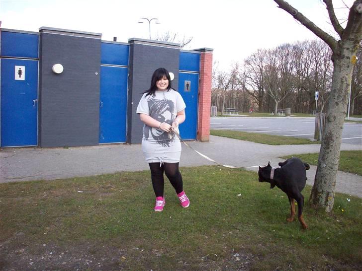 Boss til 90 års fødselsdag - Ahhhh, en velfortjent tisse pause, nu skal der tømmes ud. Boss måtte køre med joe og henrik. billede 1