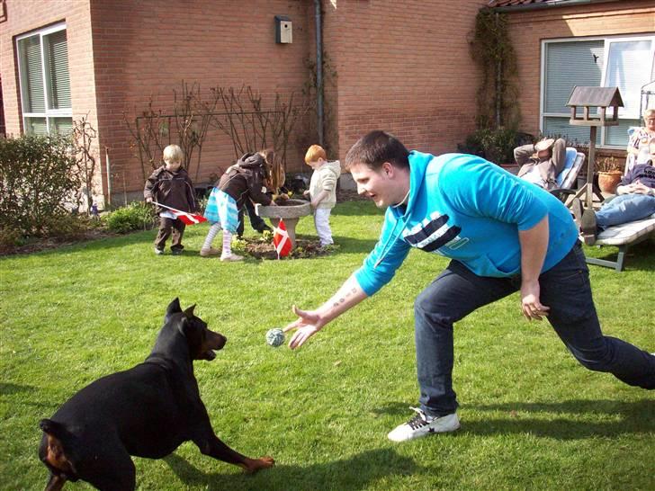 Boss til 90 års fødselsdag - Godt henrik!!! lad os spille bold i....  fyrre timer ikke? billede 5
