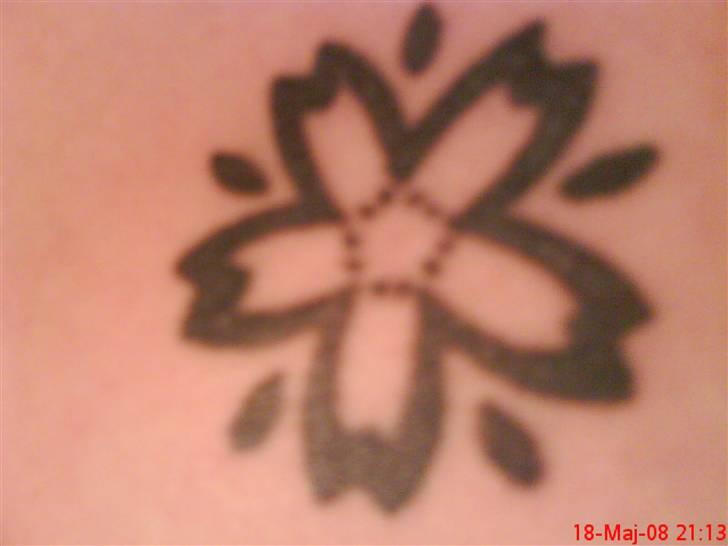 Mine tattoos - Min første tattoo, på skulderblad billede 1