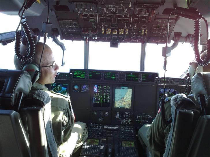 Salsa på flyvetur med Hercules fly... - Vi var også oppe at kigge iom de styrede ordentligt, sikke set udsyn... billede 7