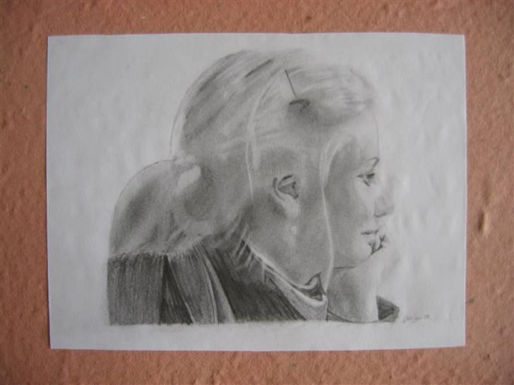 Blyantstegninger - Min veninde
Billede
 billede 5