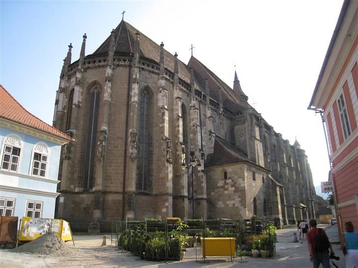 Ferie i Rumænien - Den Sorte Kirke i Brasov. Indeni var den fyldt med ægte tæpper...  og der stank af kælder.... billede 5