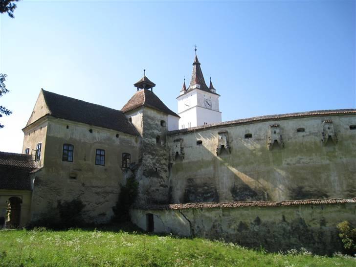 Ferie i Rumænien - Bag den 35m tykke ringmur ligger kirken. Under angreb boede byens indbyggere i små rum, indrettet i muren billede 35