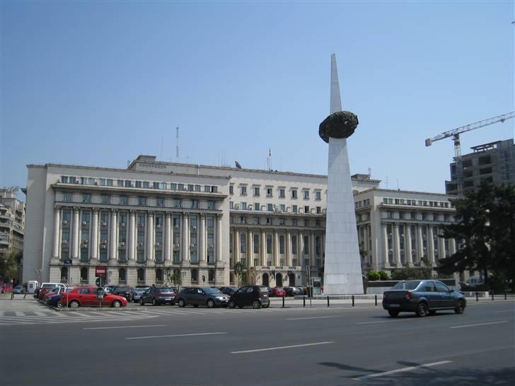 Ferie i Rumænien - Dette er kommunisternes hovedkvarter i Bukarest. På denne plads startede opstanden i december 1989 billede 41