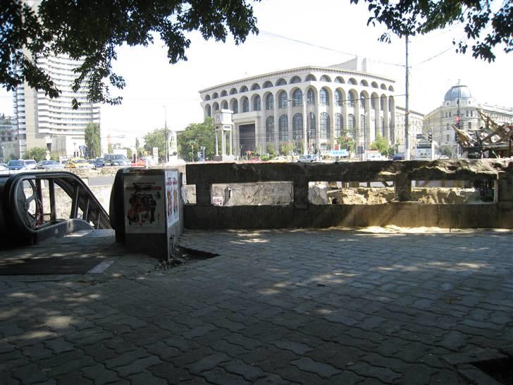 Ferie i Rumænien - Kontraster... den forfaldne metro og det smukke nationalteater billede 48