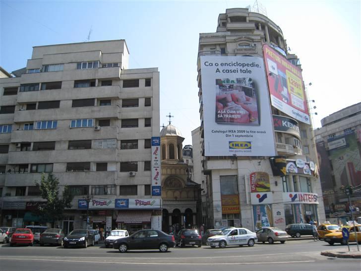 Ferie i Rumænien - En lille kirke der har forputtet sig mellem nutidens mastodonter billede 49