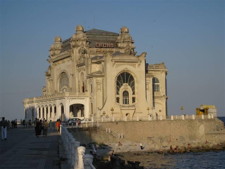 Ferie i Rumænien - Så er vi i Constanta ved Sortehavet. Dette er casinoet, som ligger ubrugt hen... billede 59