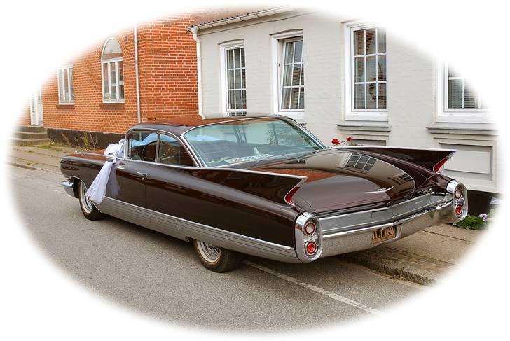 Bryllupsbilleder - Den gamle cadillac som jeg blev hentet i derhjemme og kørt i kirken i. billede 15