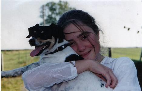 Dansk svensk gaardhund Bella *Himmelhund* - Her står jeg med Bella til min konfirmation. billede 1