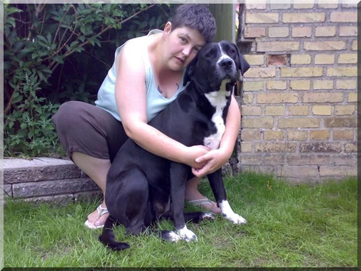 Blanding af racer Naja - Mig og mor hygger i haven. Vi er søde ik´?? ;o))))   Taget d. 7/7-08 billede 8