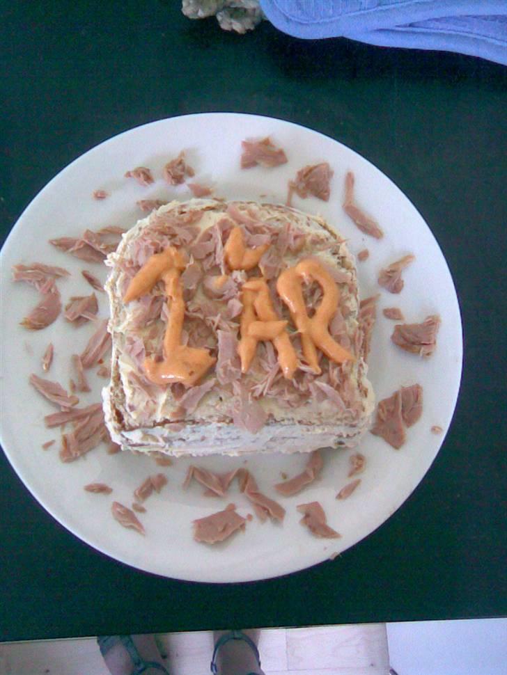 Dværgpuddel Choco - lagkage til choco den 16/8-08 bestående af toast brød ost lever påsteg smørost og tun billede 12