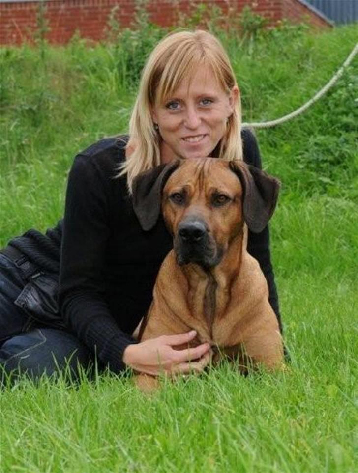 Rhodesian ridgeback Kuzonga's Chunuka Zazu - Smil... mig og min dejlige dreng :o)  billede 17