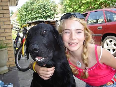 Flat coated retriever Gonzo - mig og en af mine ejer billede 3