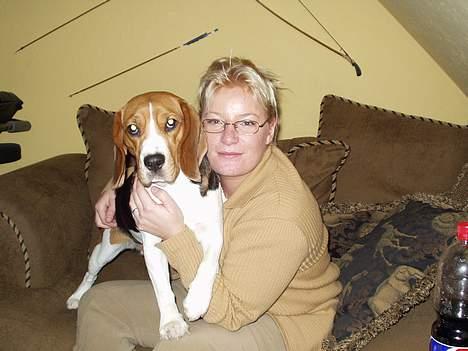 Beagle fidjii  *RIP* - fidjii og mig billede 4
