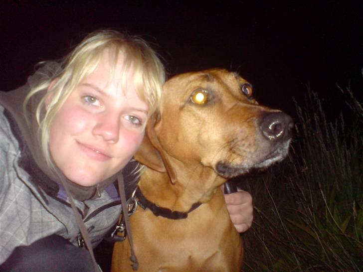 Rhodesian ridgeback Tuasiwa's Ga-ma Akili - Mig og Akili den sidste aften :´) billede 14