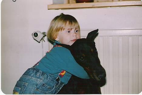 Dobermann Sultan *Død* - Sultan og mig billede 2