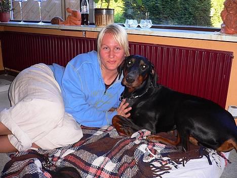 Dobermann Jotunheim's Humle R.I.P. - Her er jeg sammen med moar :) (21-05-06) billede 6