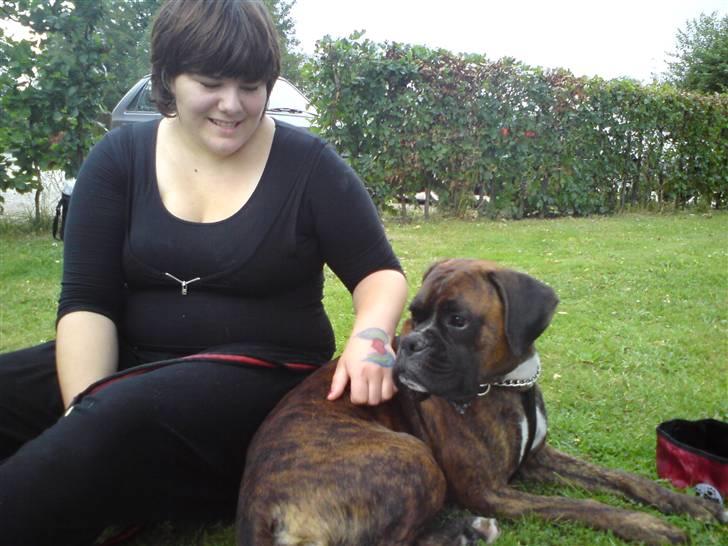 Boxer Bertram - Christine og jeg hygger... så smut !!! billede 7