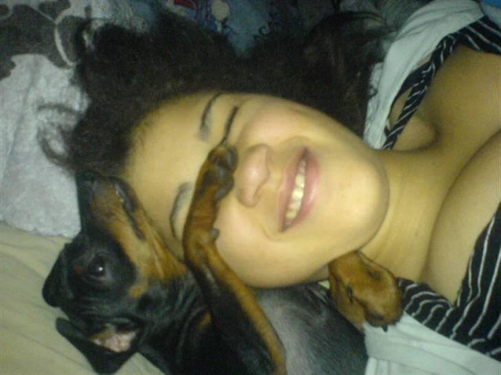 Prazsky krysarik Dudi - Jaah, Dudi holder Katarina for øjnene billede 2