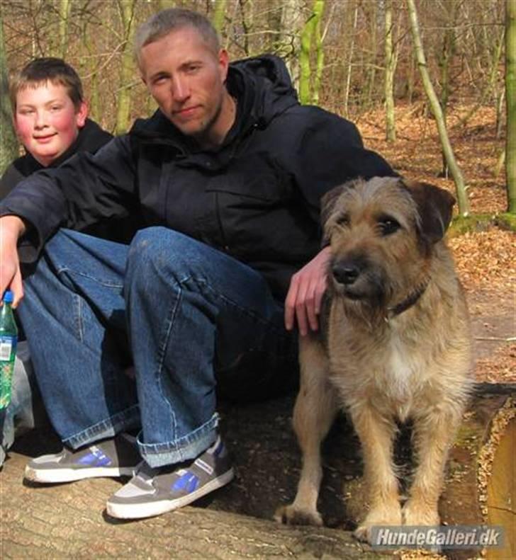 Blanding af racer Futte  - her sidder vi og holder en lille pause :) (min bror kæreste og futte på billedet) billede 17