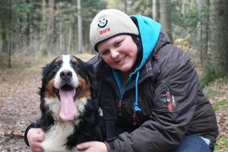 Berner sennenhund Bertha - det her er så min mor og mig hun er bare den sødeste i verden :) billede 19