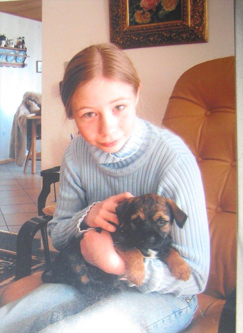 Border terrier Lutra's Belle - Mig og Belle, lige da vi havde fået hende :') billede 20