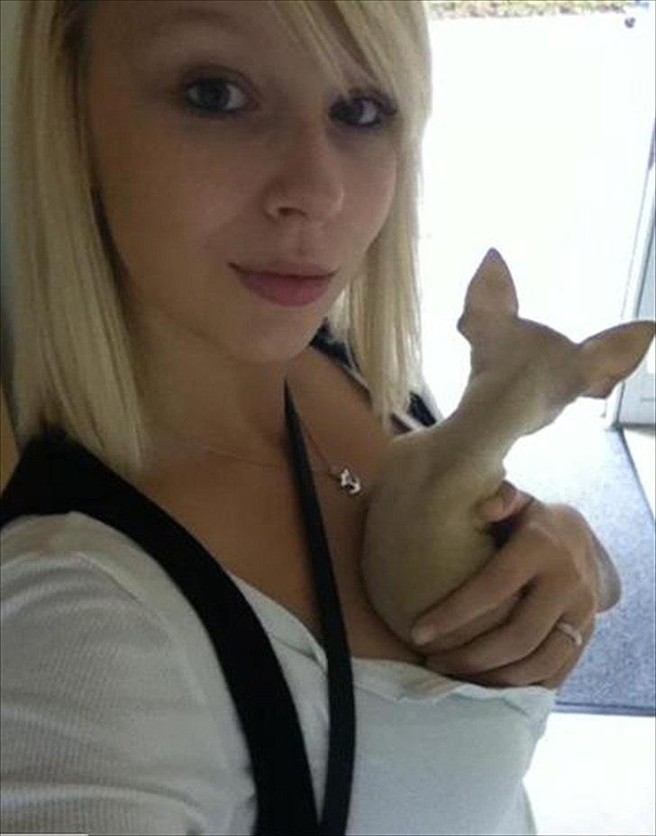 Blanding af racer Eddie. - Billede af min mor & jeg der kigger ud lige da billede bliver taget pga der kom en gammel mand på en elscooter :-D billede 7