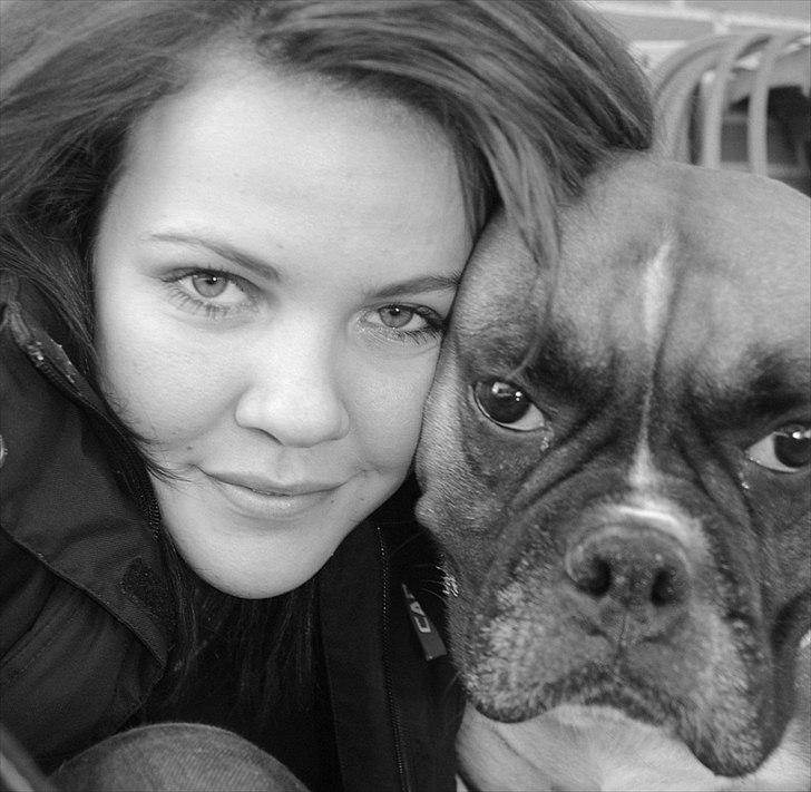 Boxer Susi - Et billed af mig og søde Susi. Fotograf: Min mor. billede 1