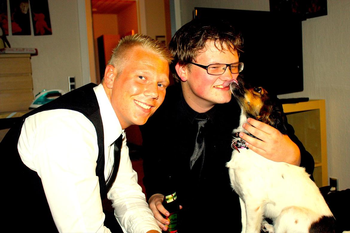 Blanding af racer Emma - Mor synes jeg er lidt løs på tråden, når jeg kysser en fyr på første date! Men han var så fin i det jakkesæt billede 10