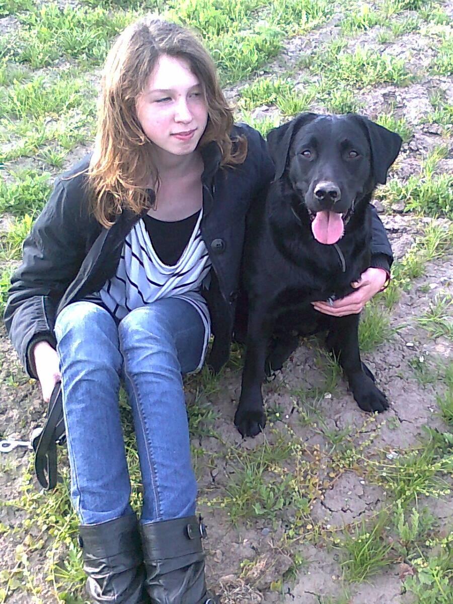 Labrador retriever Luna - Luna og jeg på marken, vi havde lige løbet op ad bakken<3 billede 11