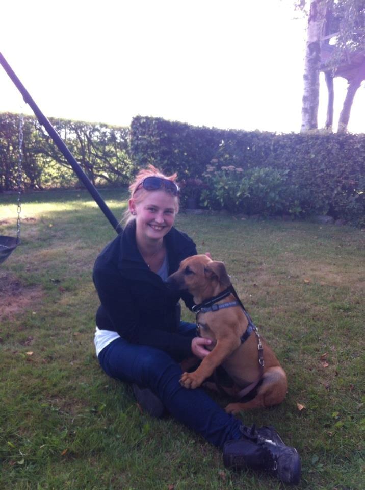 Blanding af racer Casha - 31/8-12. Casha og mig, samme dag jeg hentede hende hjem. Det er utroligt at se hvor stor hun er blevet! billede 8