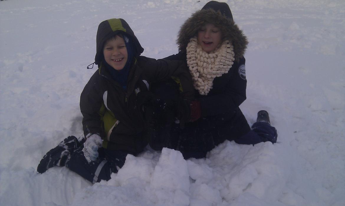 Grand danois Diva R. I.P min smukke engel <3 - vores de to største børn med Diva i hendes første sne :) billede 12