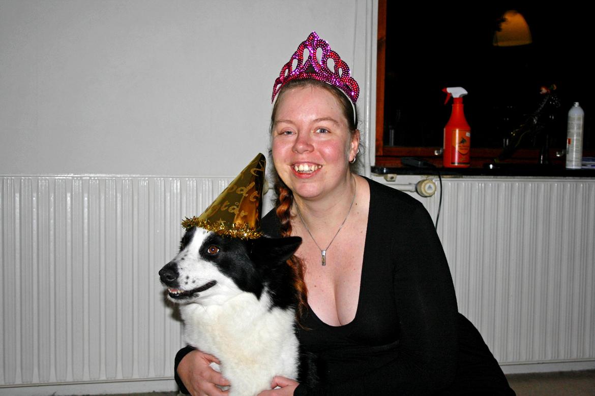 Karelsk bjørnehund Fifi - R.I.P. - 40) Fifi og jeg selv nytårsaften - Fotograf: Joveno Foto billede 38